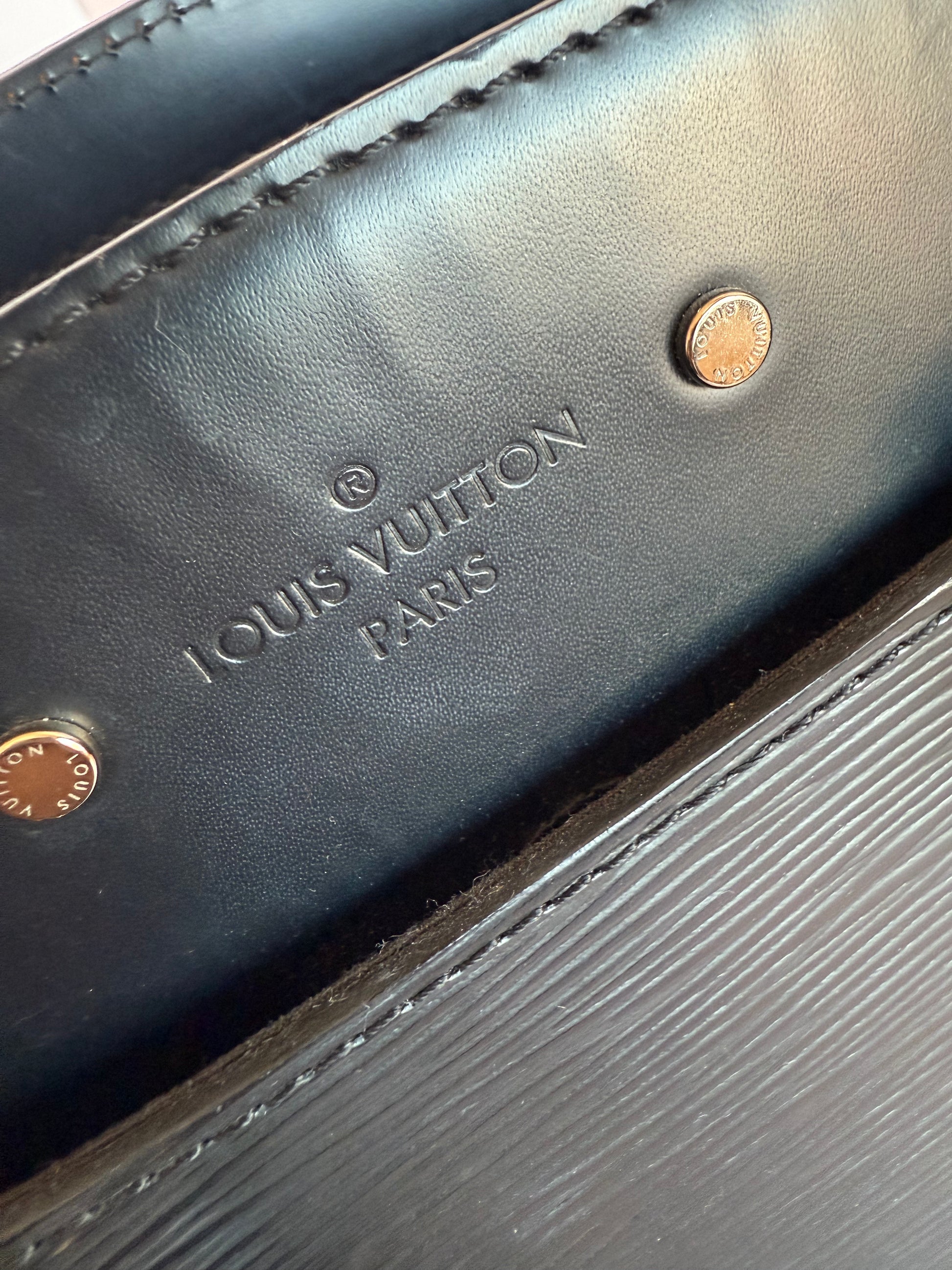 Louis Vuitton
Soufflot NM Handbag Epi Leather MM