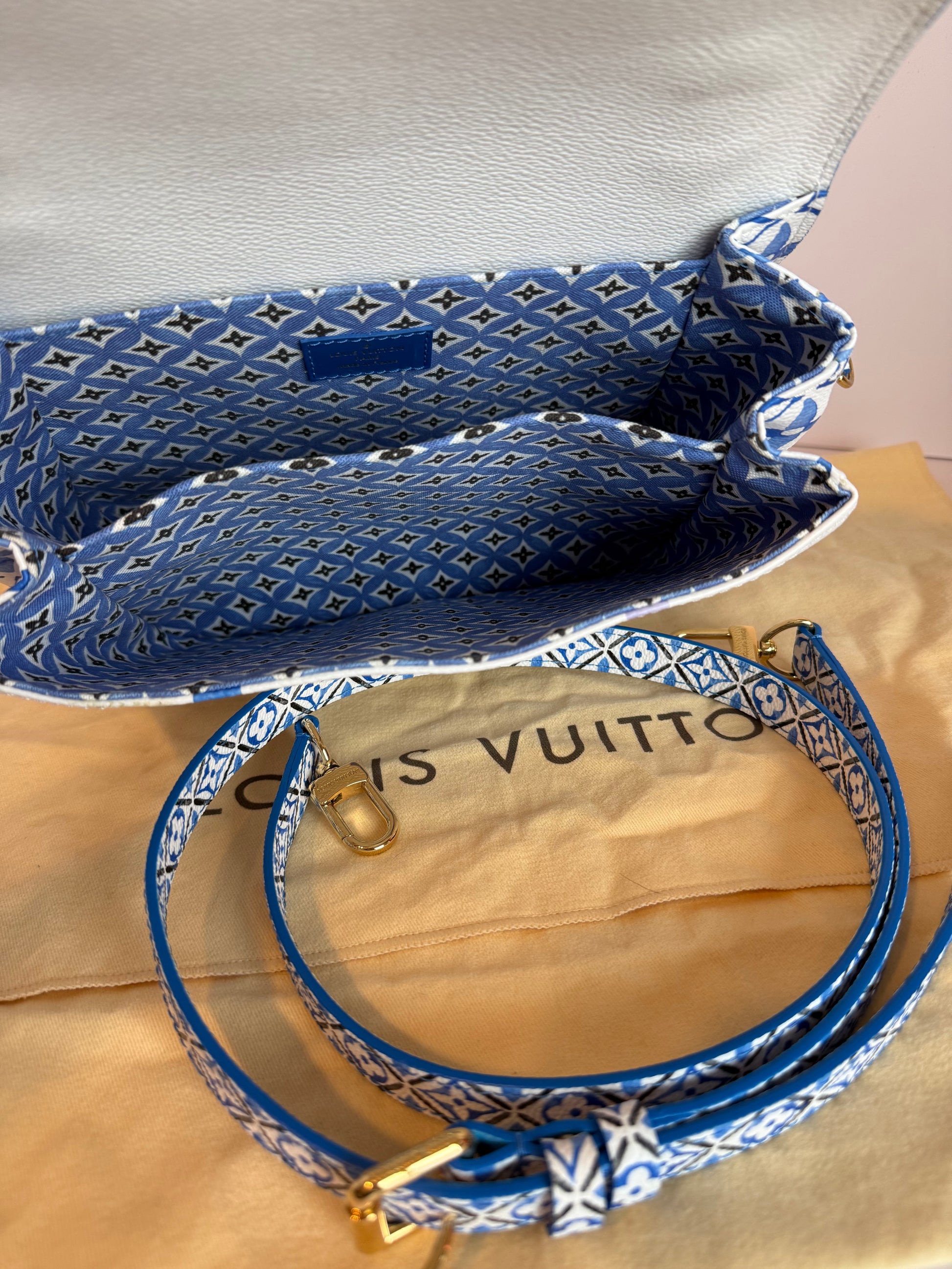 Louis Vuitton Giant Pochette Metis MM Bag blue