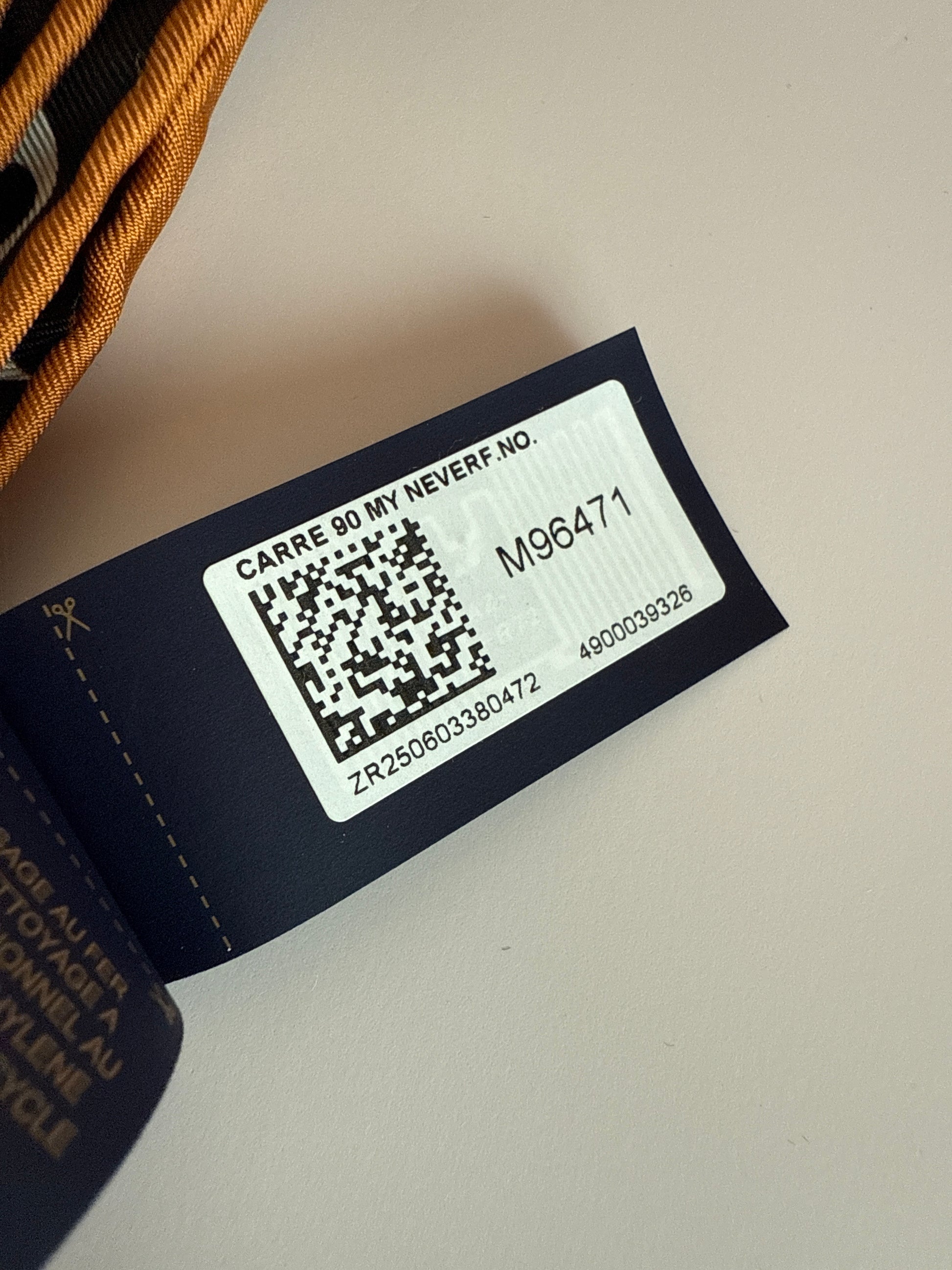 Louis Vuitton Monogram Confidential Square scarf in black and white silk