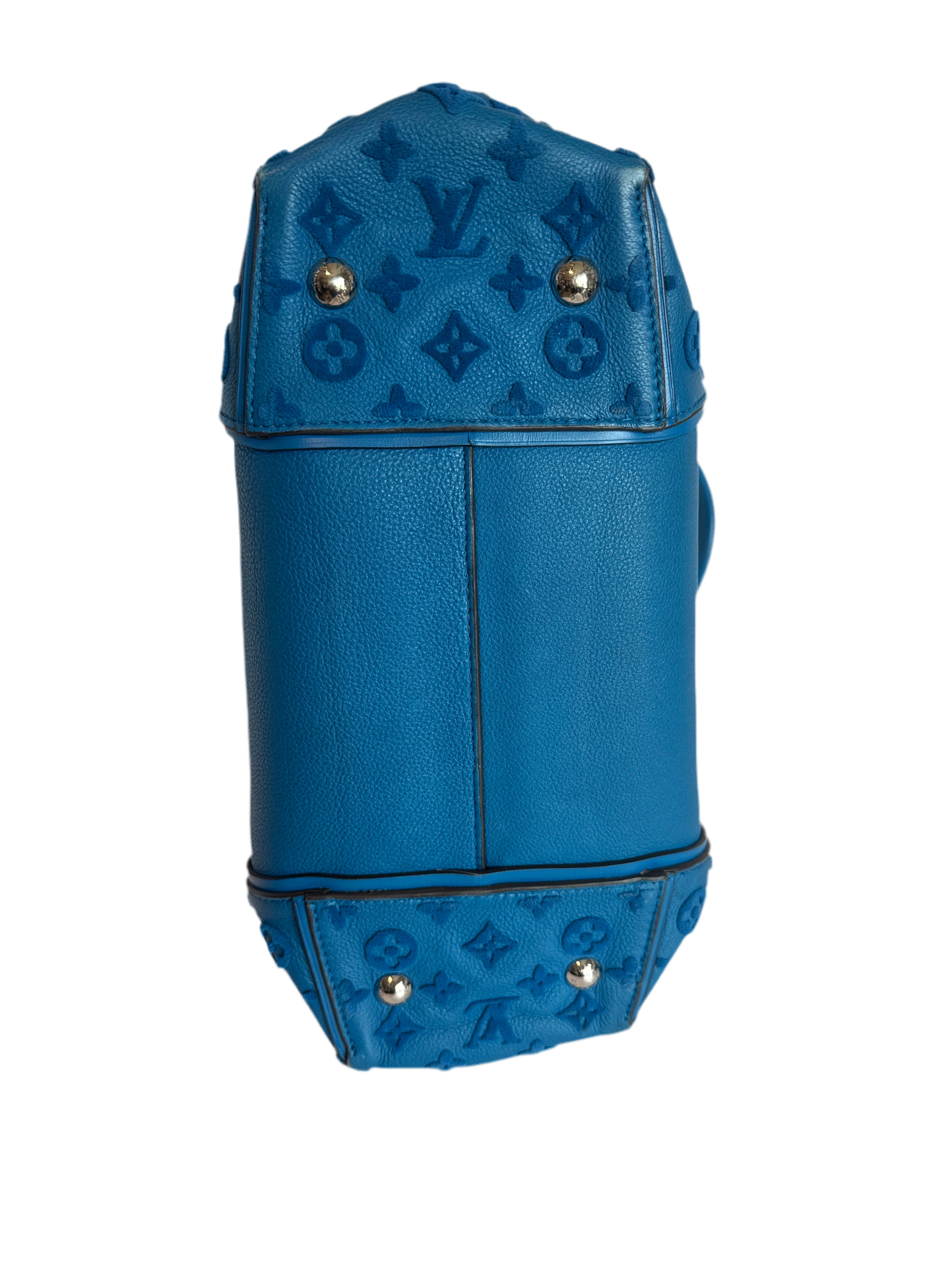 Louis Vuitton
Monogram Veau Cachemire PM limited edition blue lagoon color