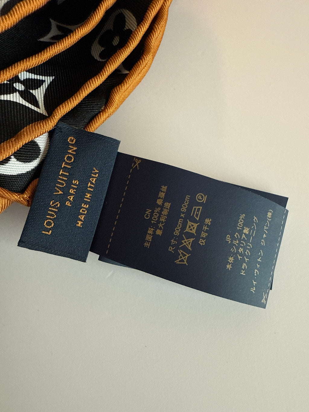 Louis Vuitton Monogram Confidential Square scarf in black and white silk