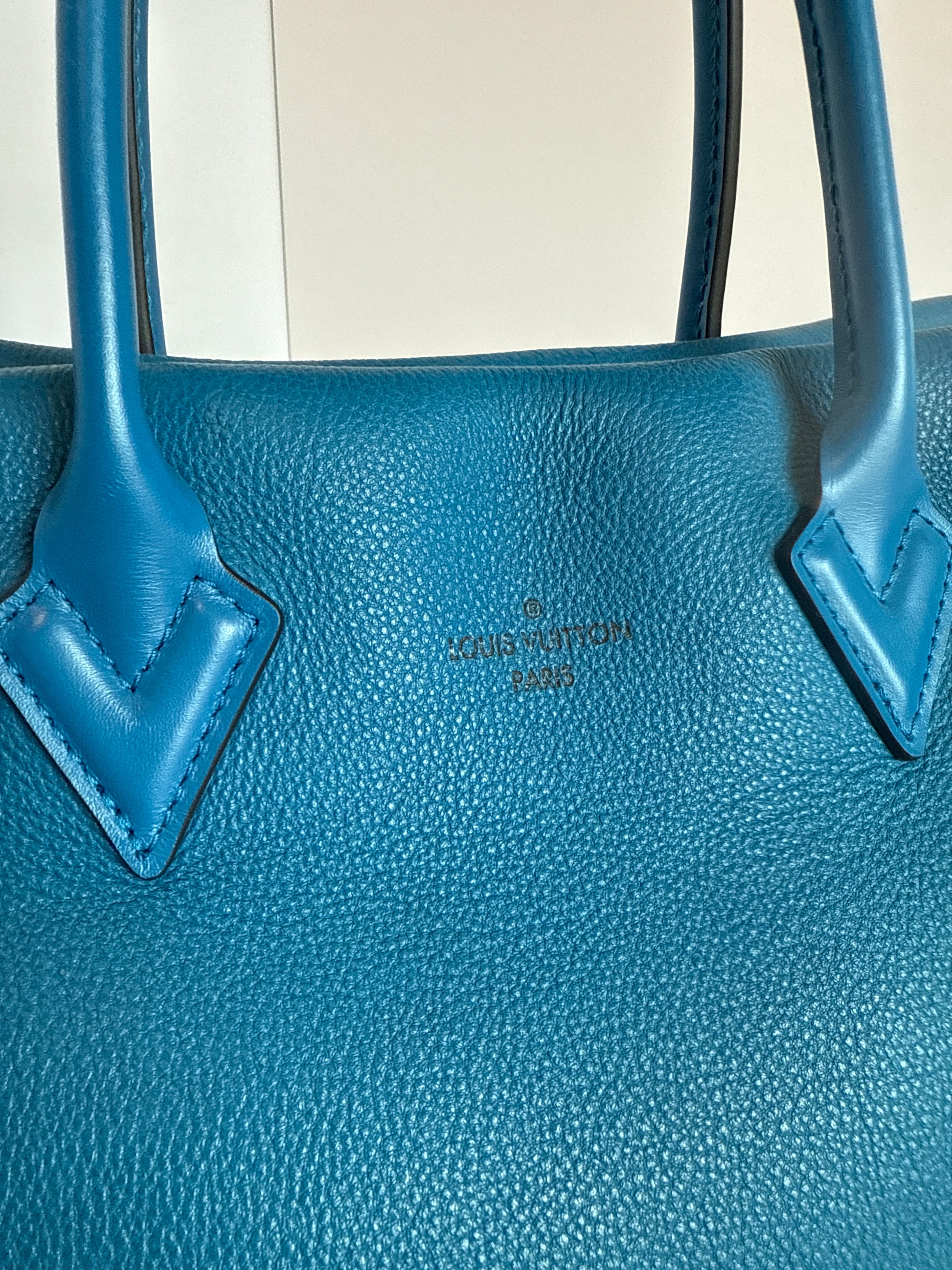 Louis Vuitton
Monogram Veau Cachemire PM limited edition blue lagoon color