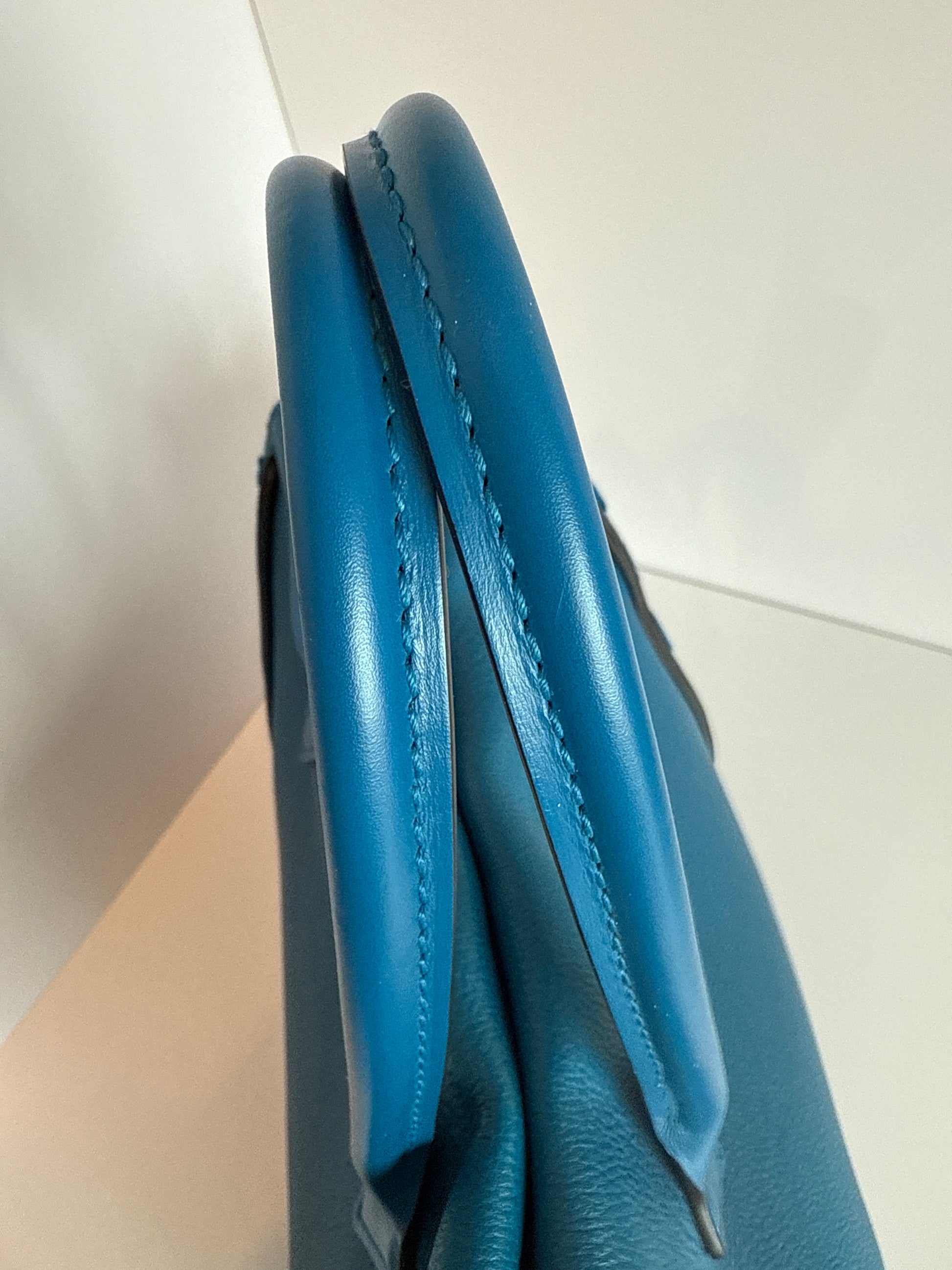 Louis Vuitton
Monogram Veau Cachemire PM limited edition blue lagoon color