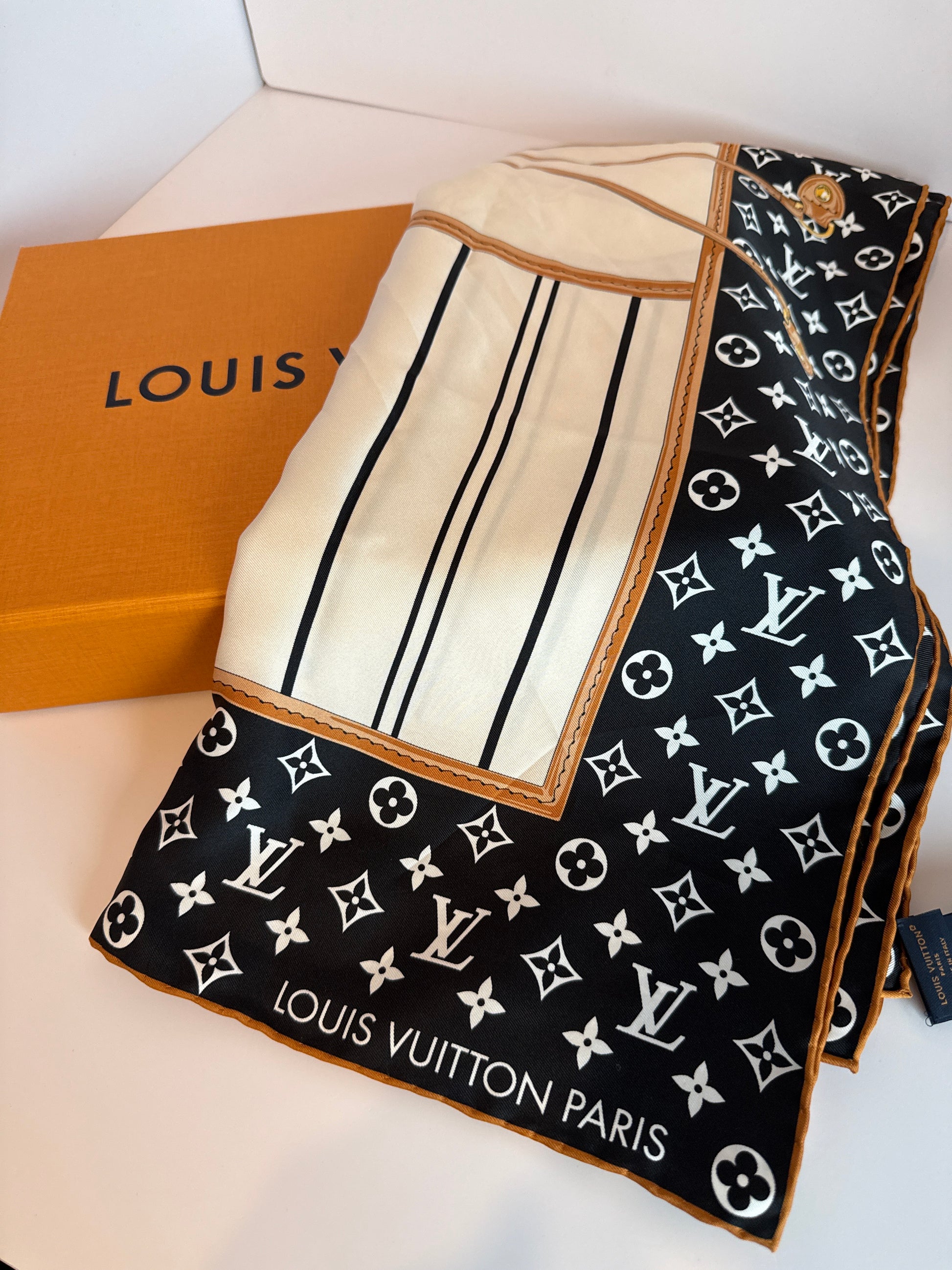 Louis Vuitton Monogram Confidential Square scarf in black and white silk