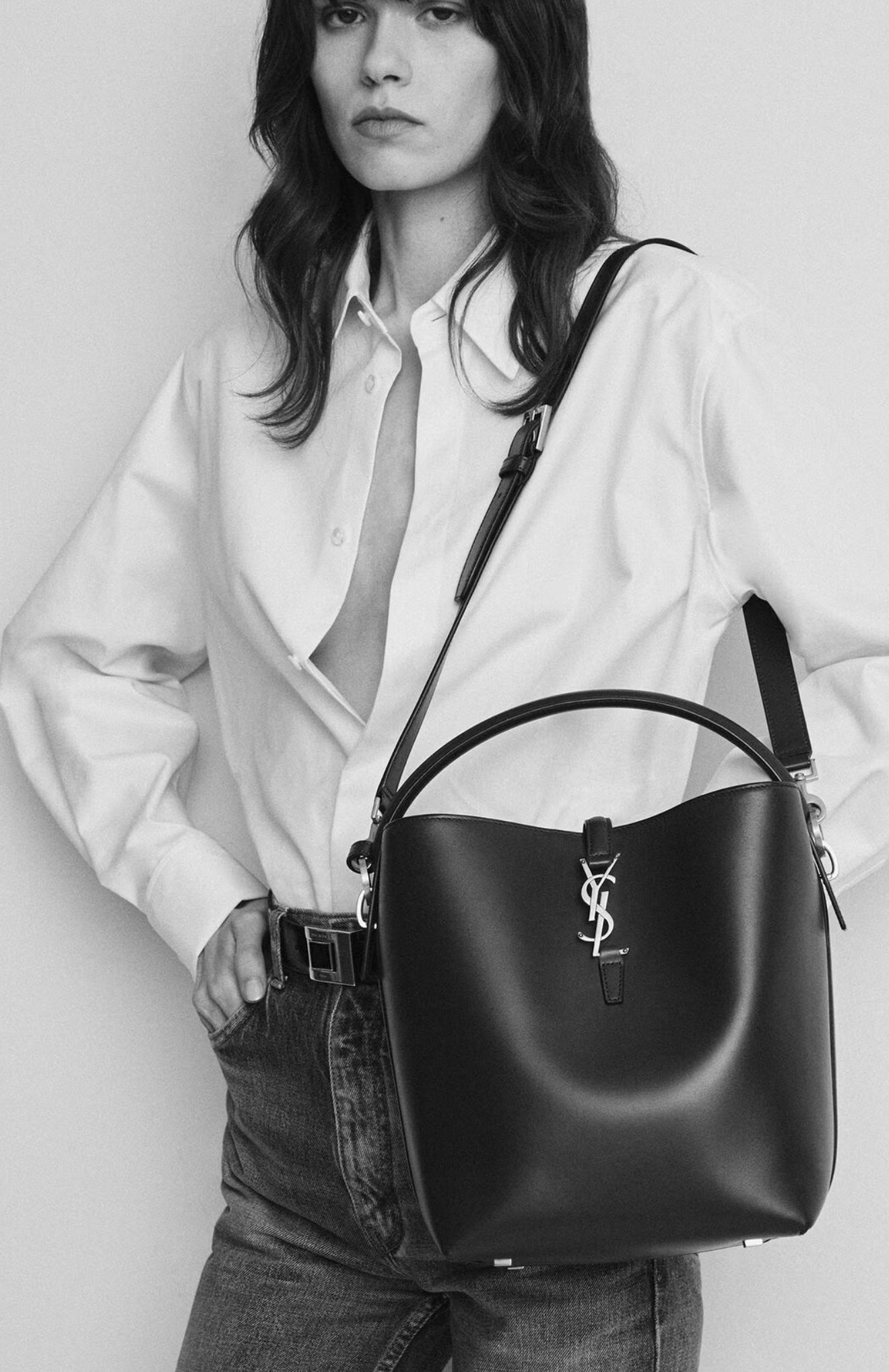 SAINT LAURENT LE 37 medium patent leather bucket bag