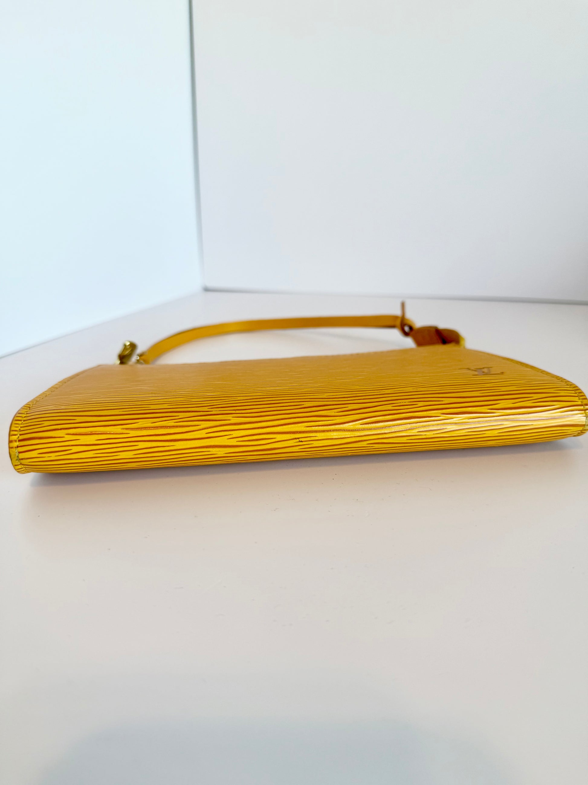 LOUIS VUITTON EPI Pochette