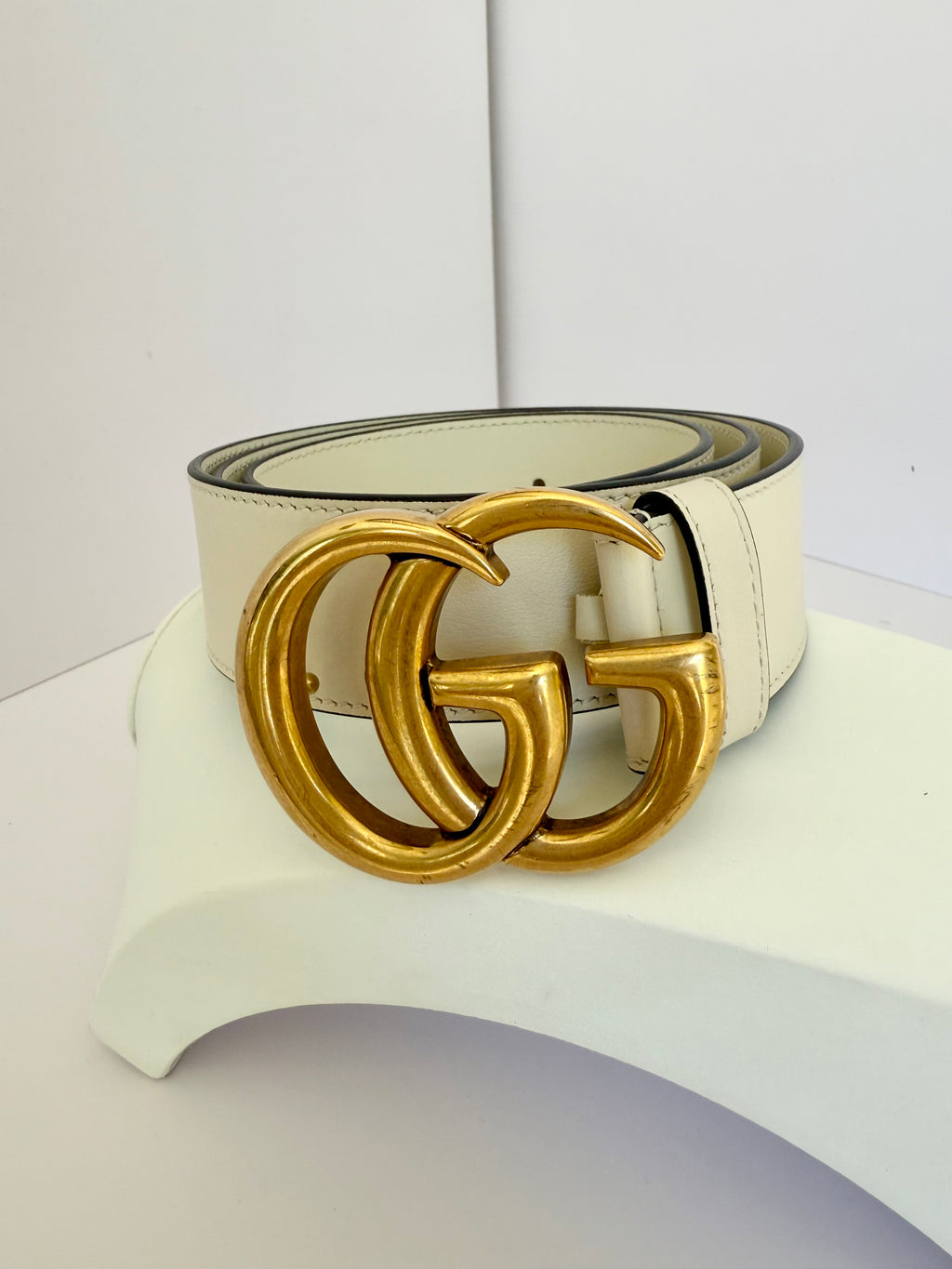 Gucci cream belt size 90•36