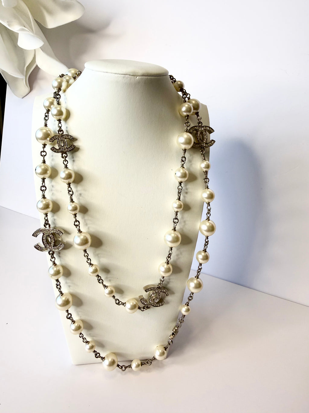 Chanel 5 motif crystal CC with pearl long strand