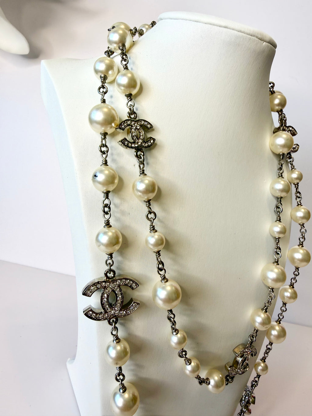 Chanel 5 motif crystal CC with pearl long strand