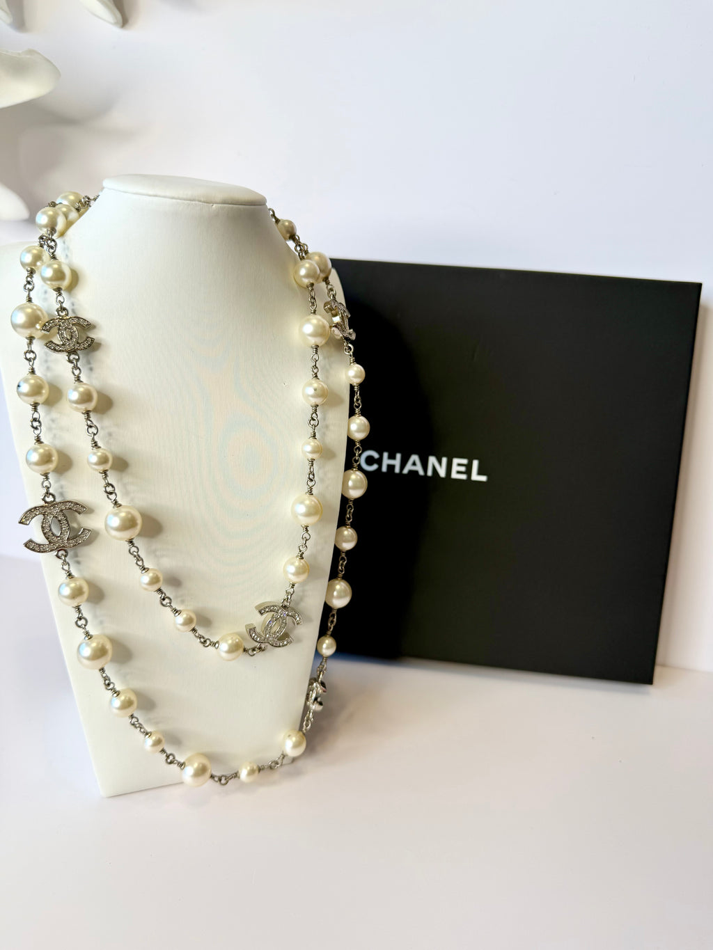 Chanel 5 motif crystal CC with pearl long strand