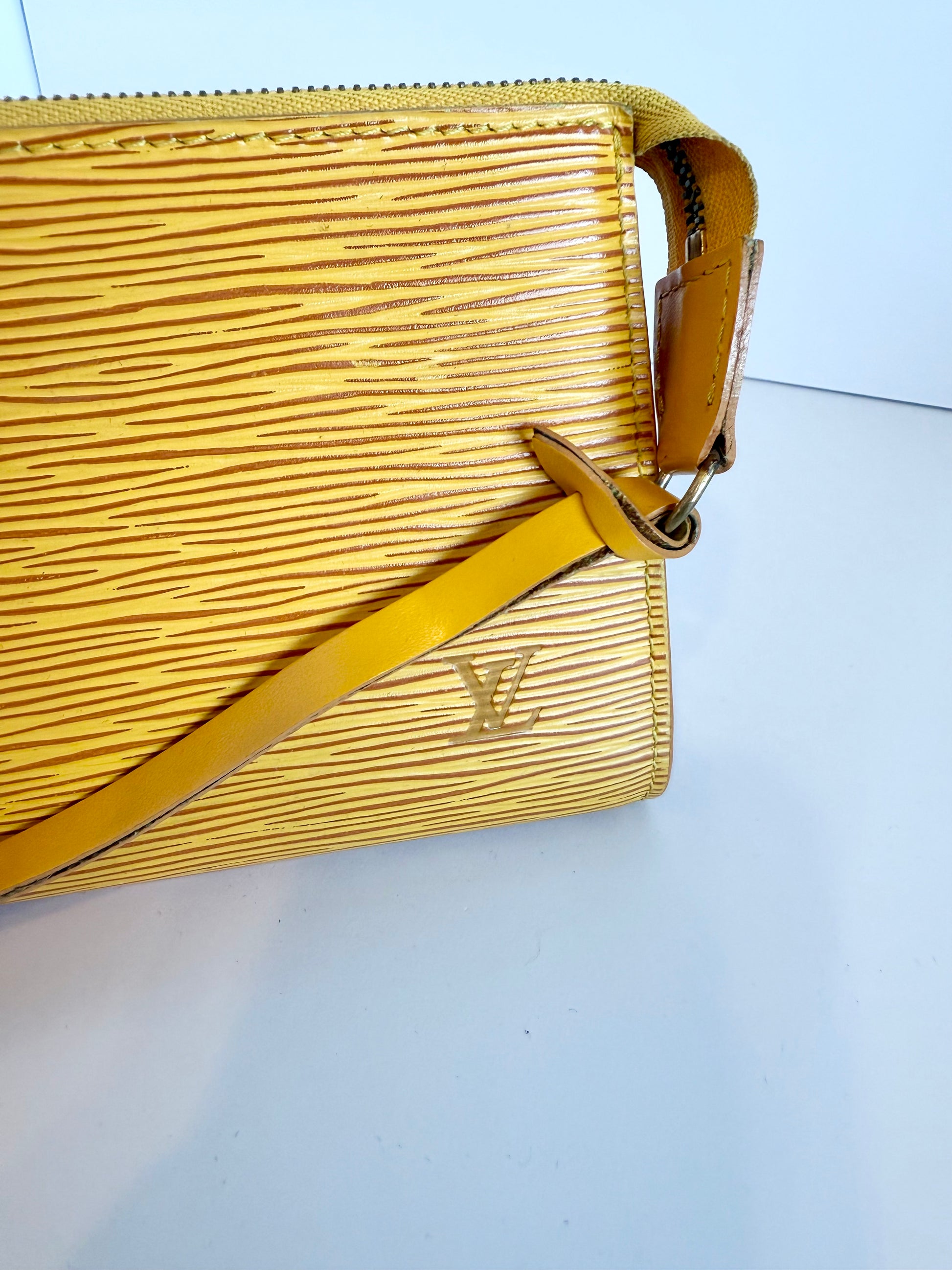 LOUIS VUITTON EPI Pochette