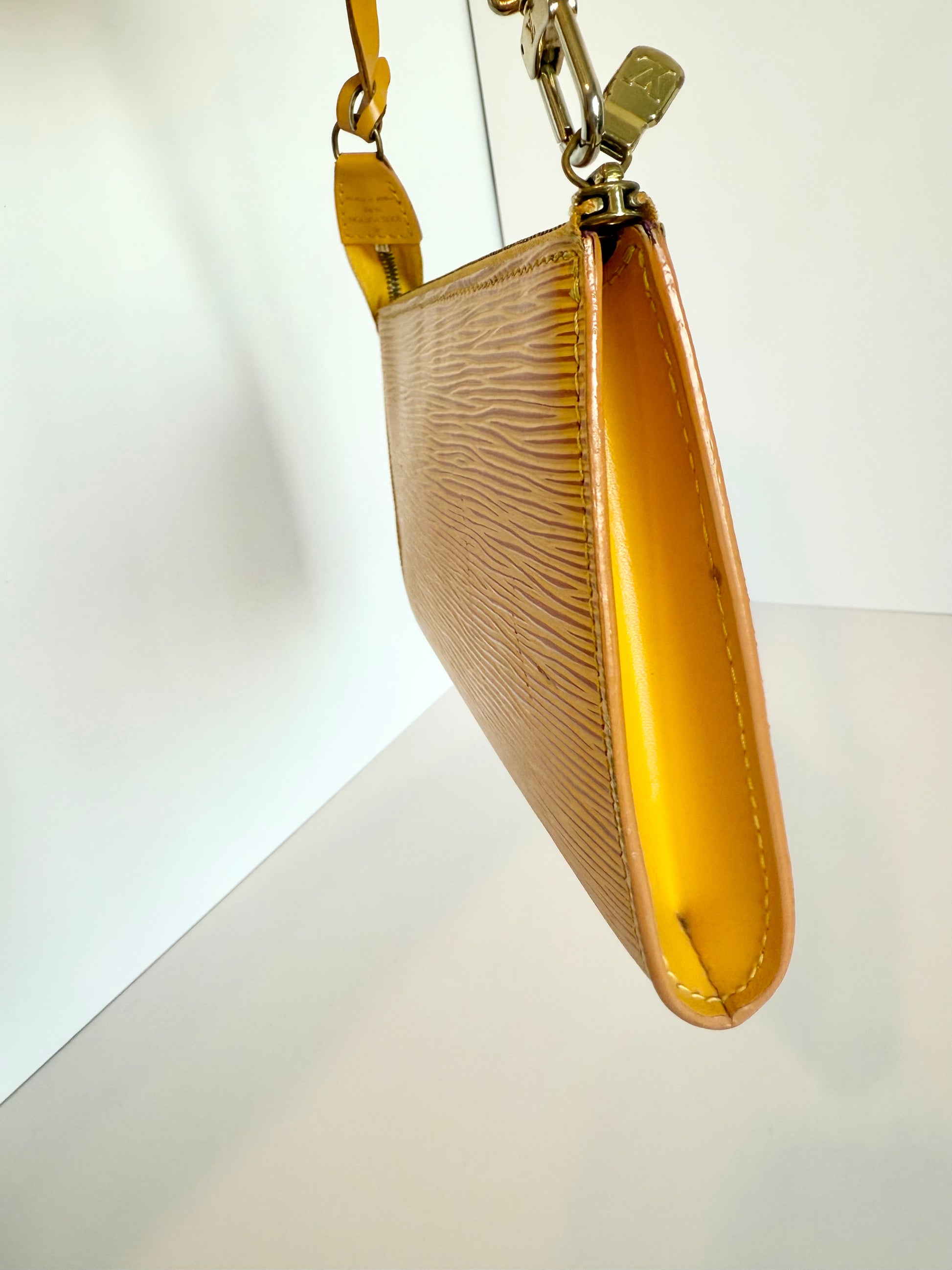 LOUIS VUITTON EPI Pochette
