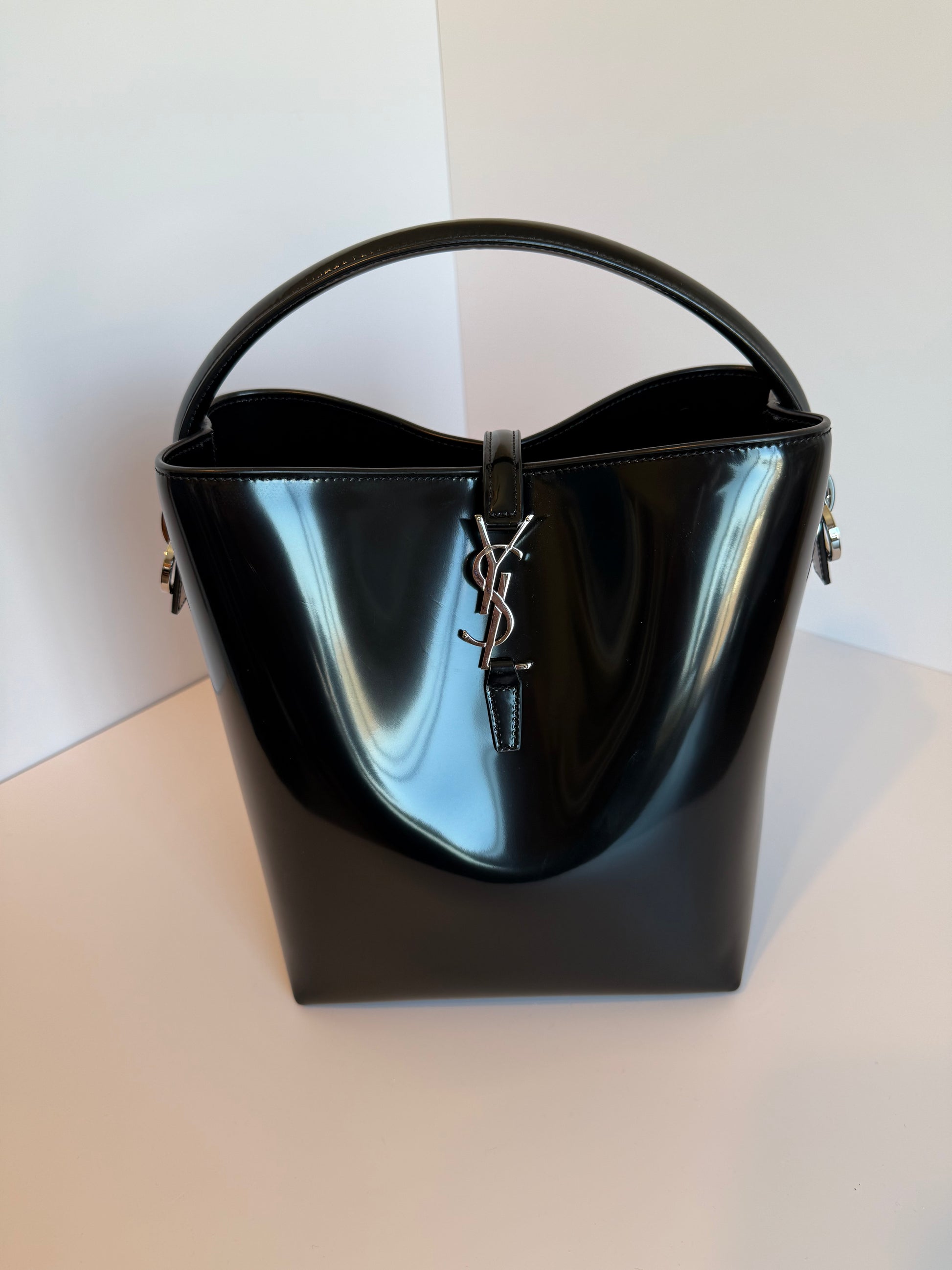 SAINT LAURENT LE 37 medium patent leather bucket bag