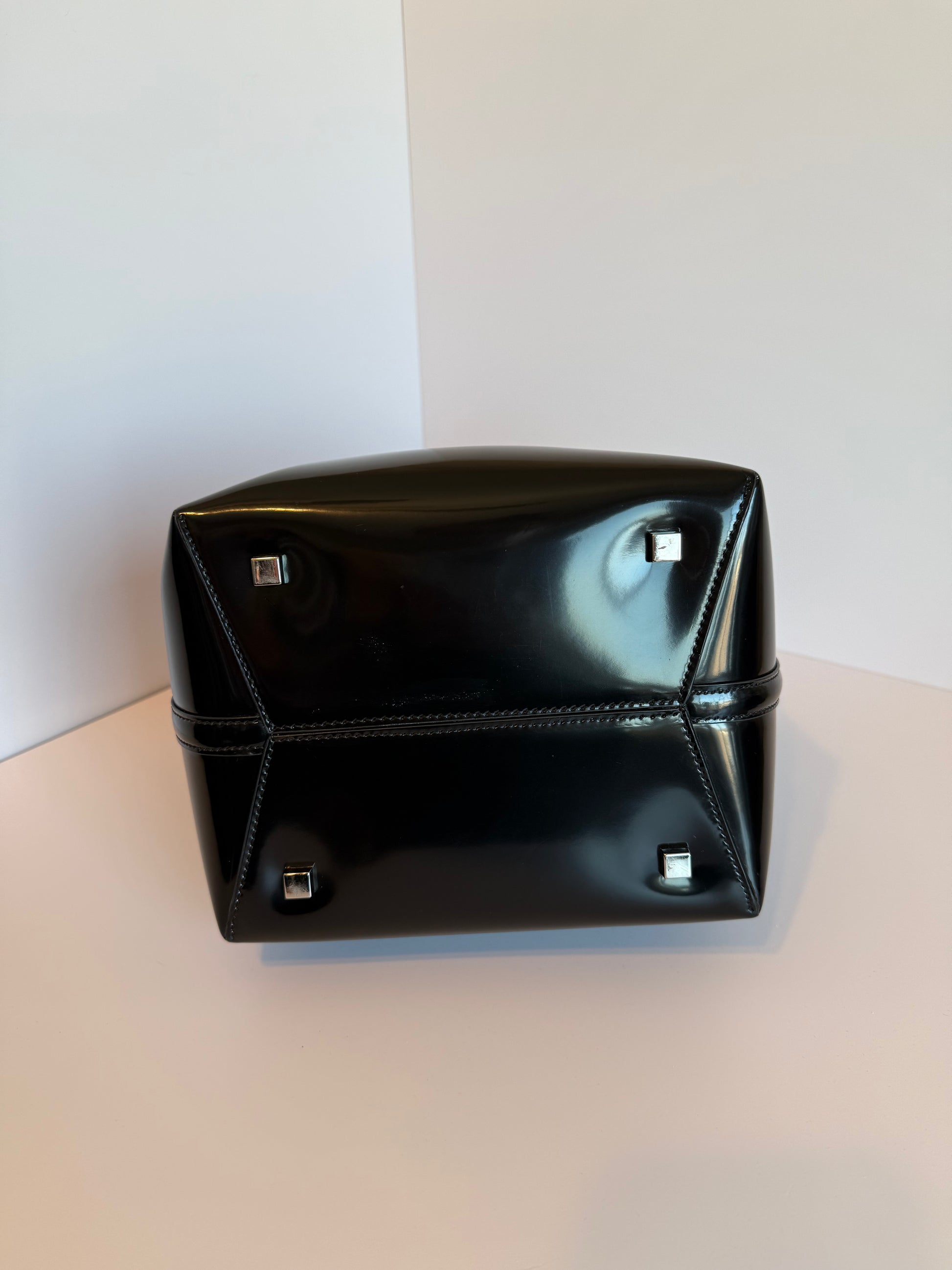 SAINT LAURENT LE 37 medium patent leather bucket bag