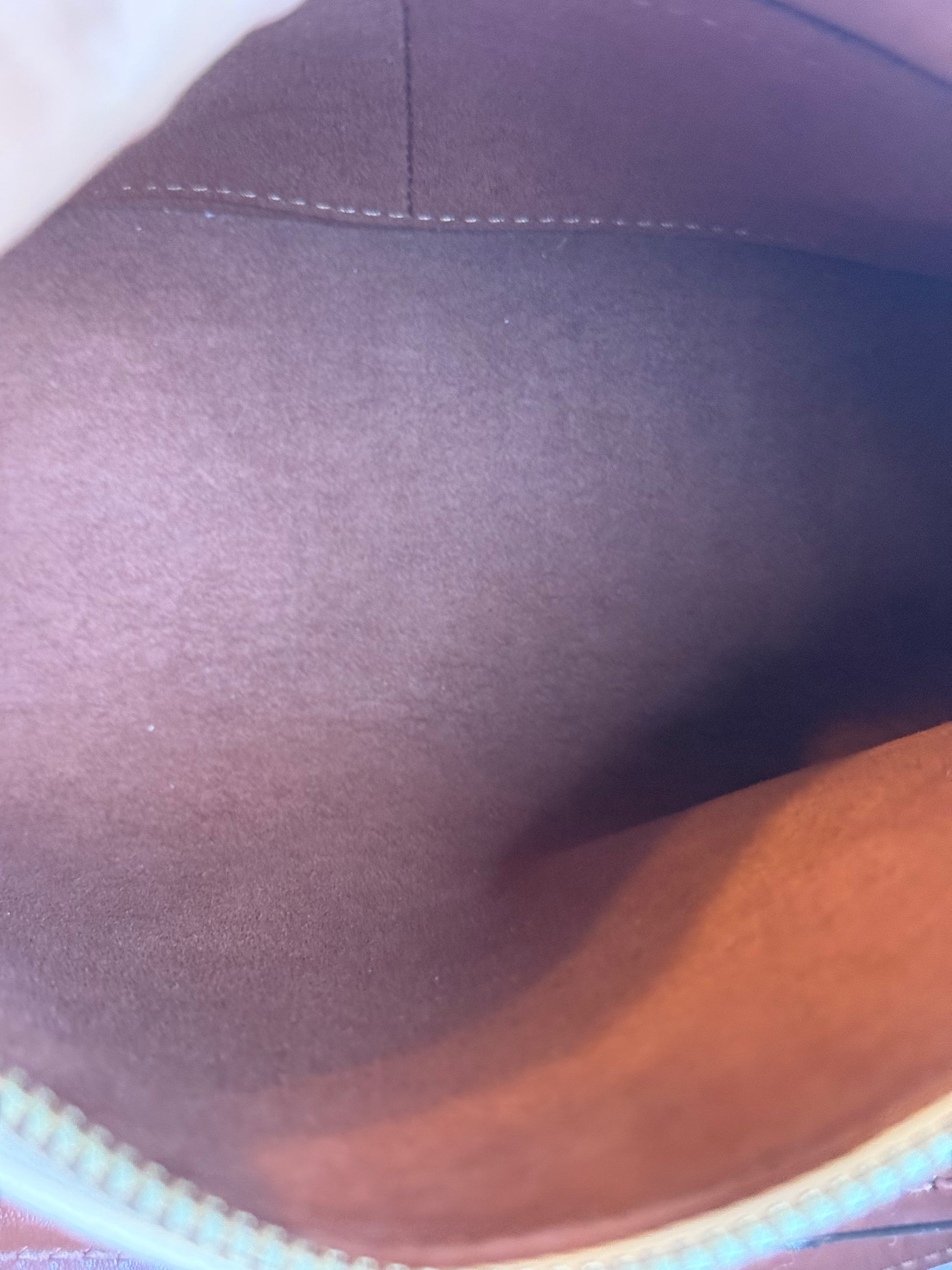 Louis Vuitton monogram v tote BB crème