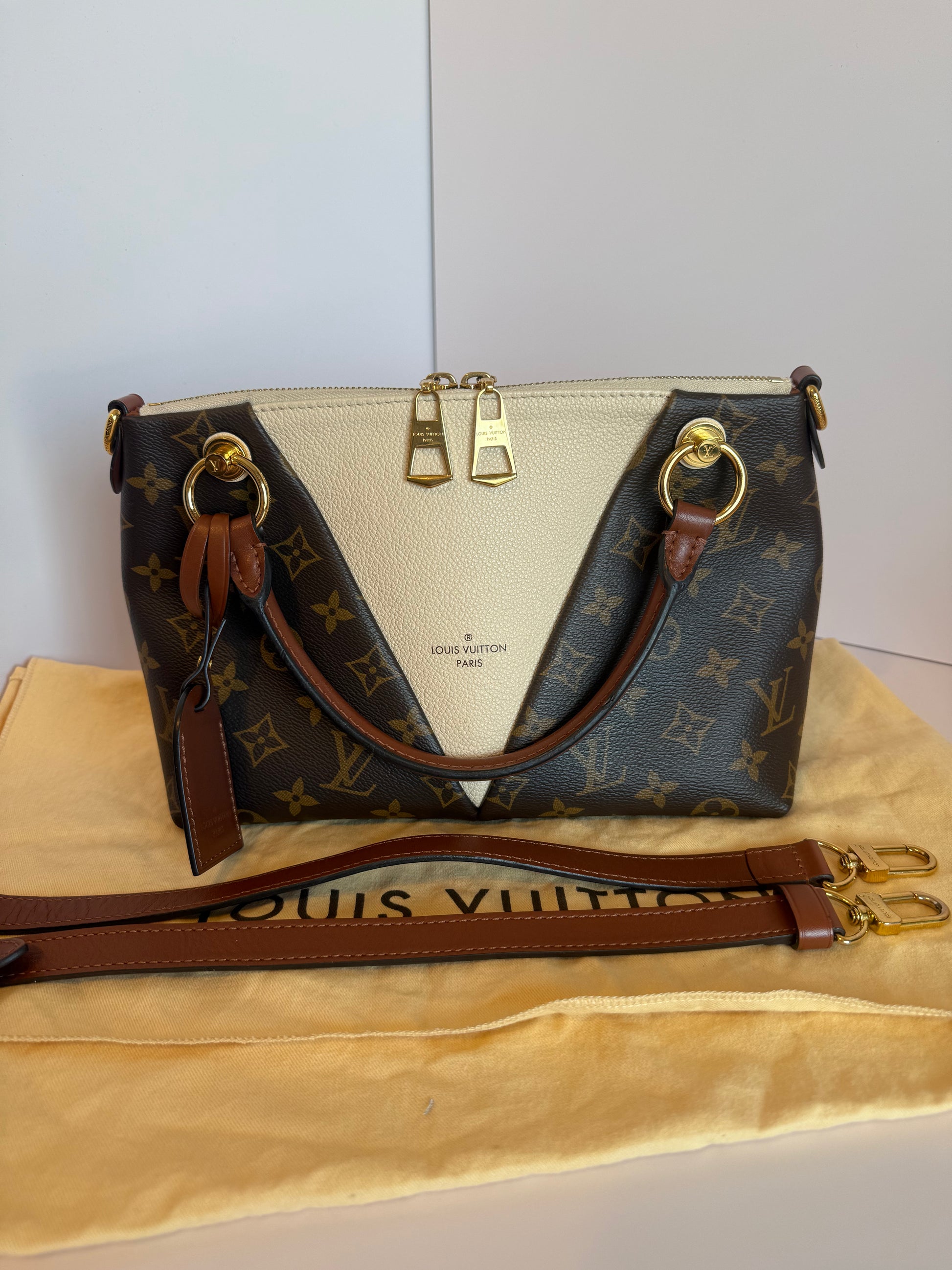 Louis Vuitton monogram v tote BB crème