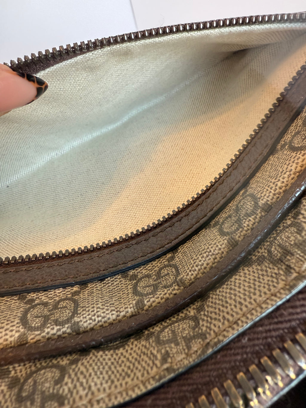 GUCCI GG supreme Ophidia belt bag