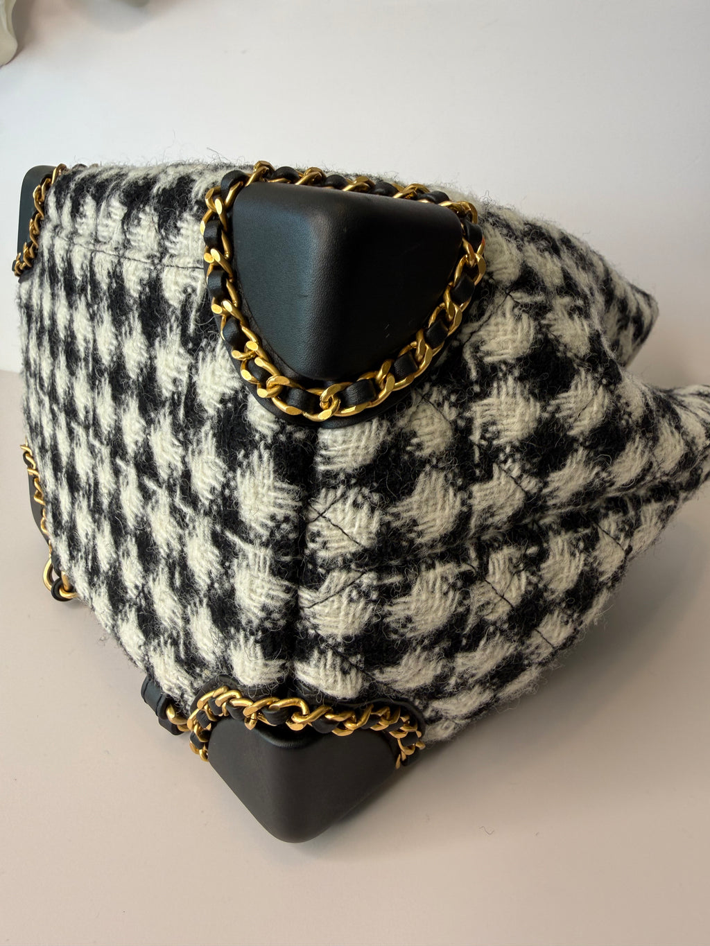 Chained Drawstring CC Bucket Quilted Houndstooth Tweed Small backpack