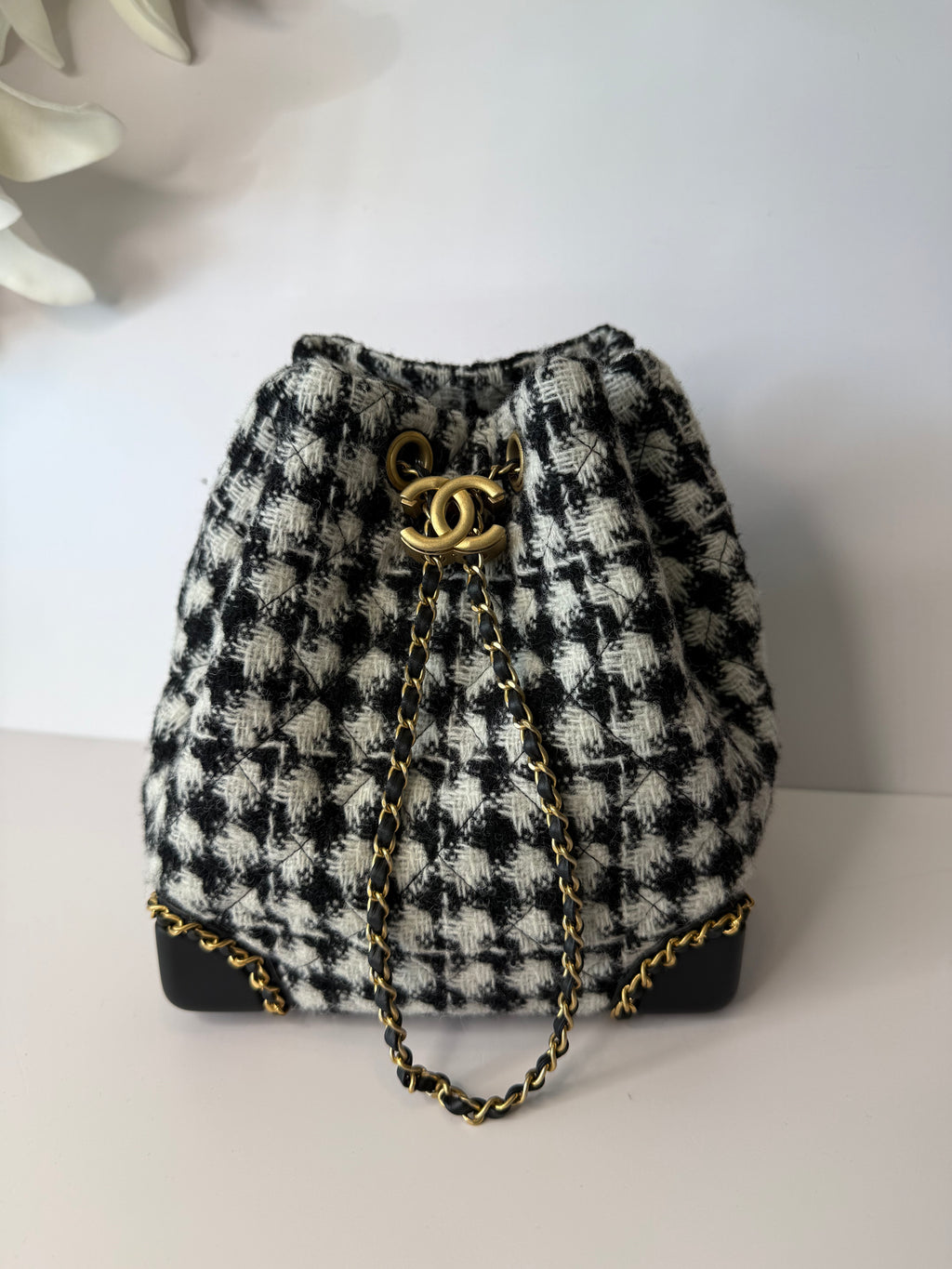 Chained Drawstring CC Bucket Quilted Houndstooth Tweed Small backpack