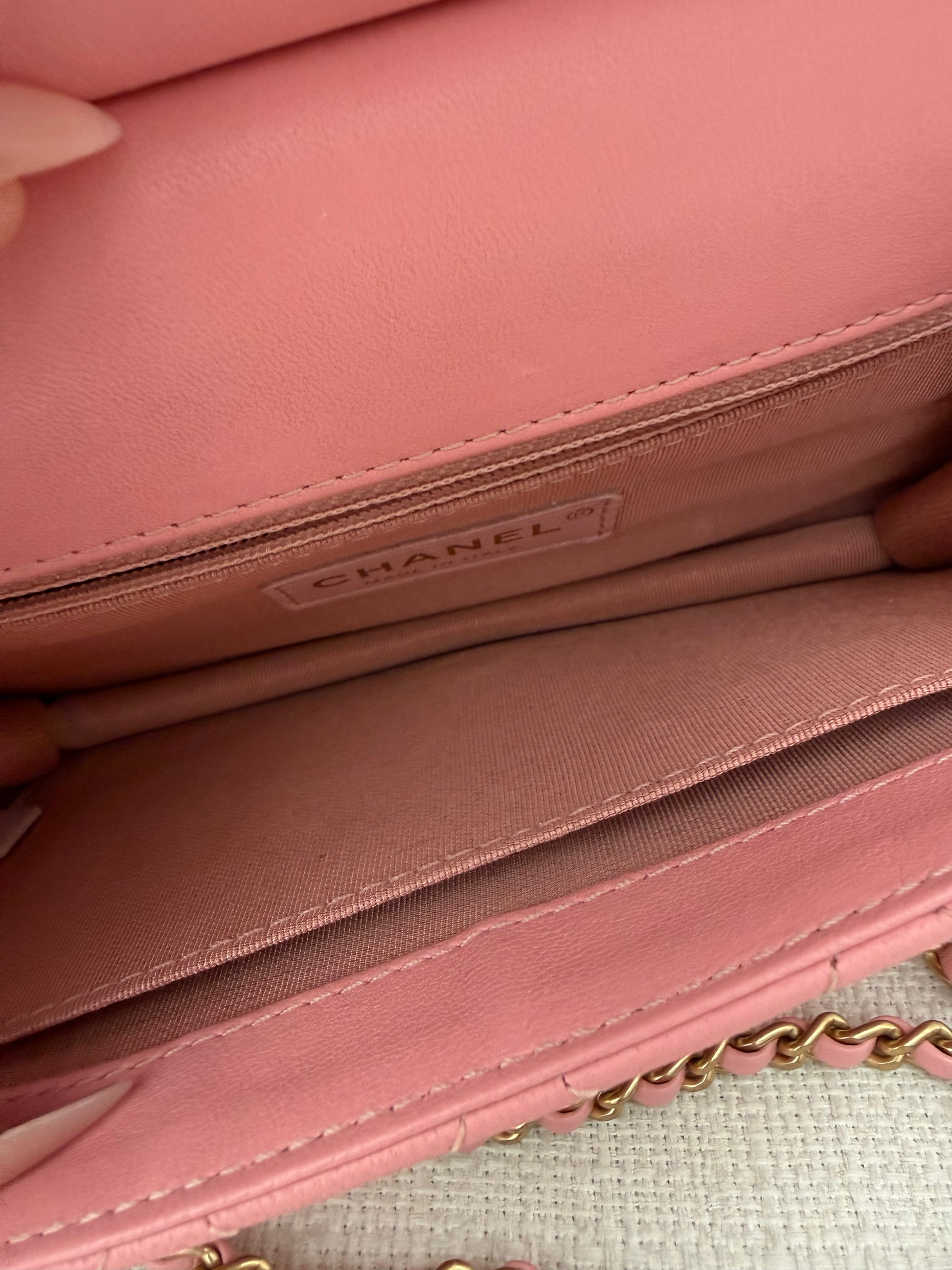 Chanel pearl chain cowhide leather flap bag pink