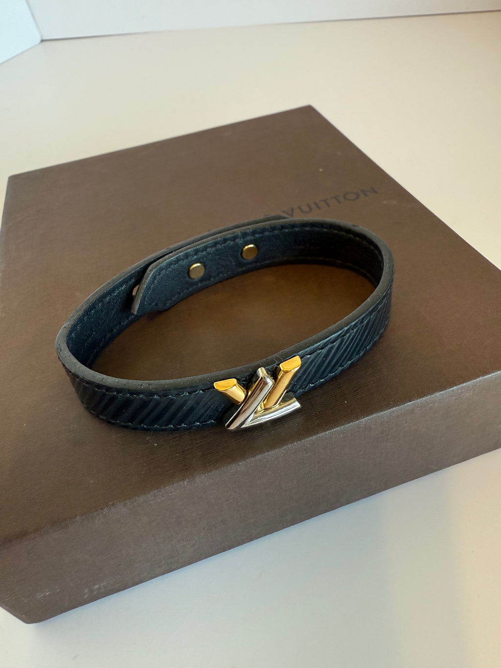 Louis Vuitton leather LV twist bracelet