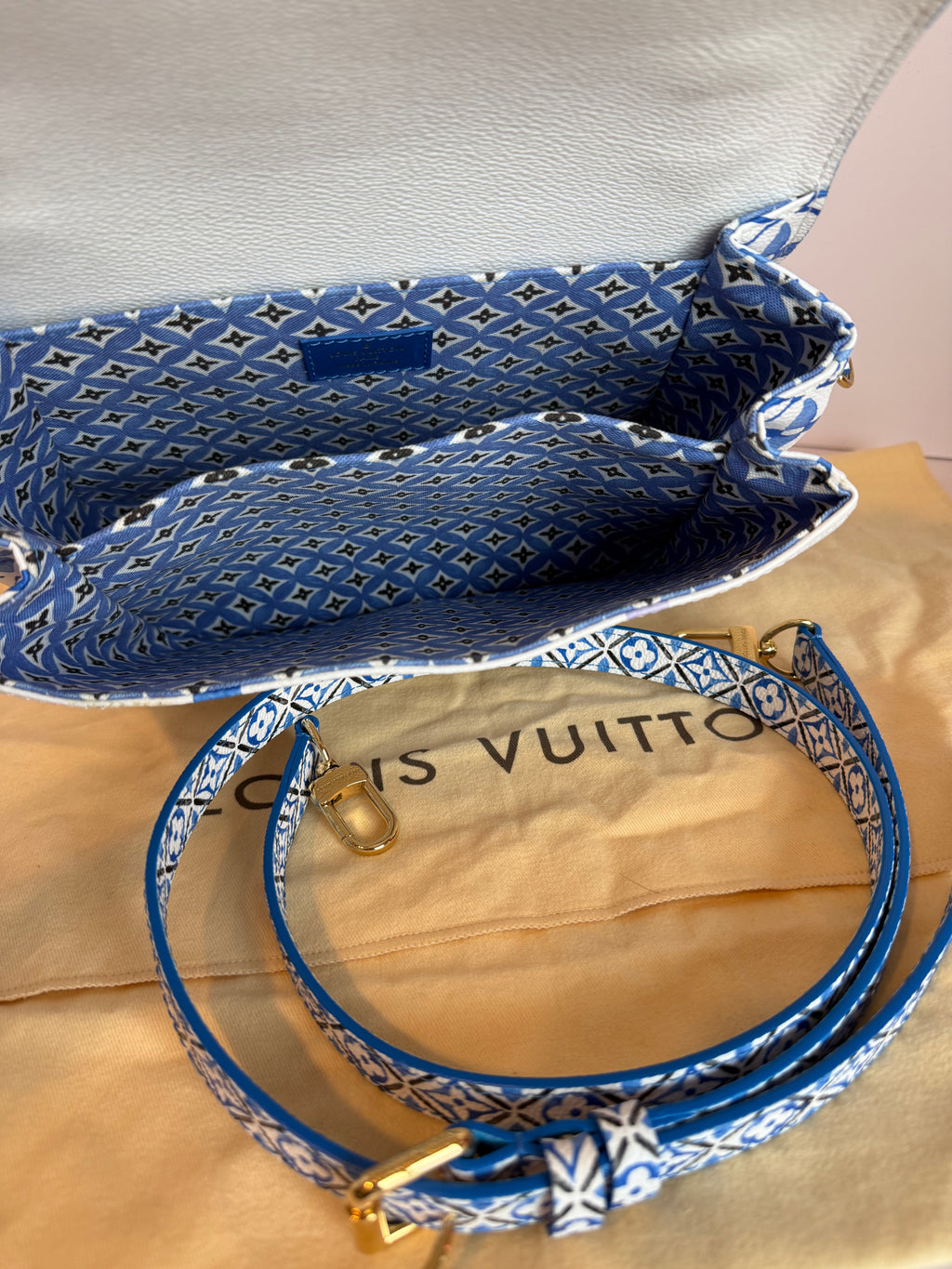 Louis Vuitton Giant Pochette Metis MM Bag blue
