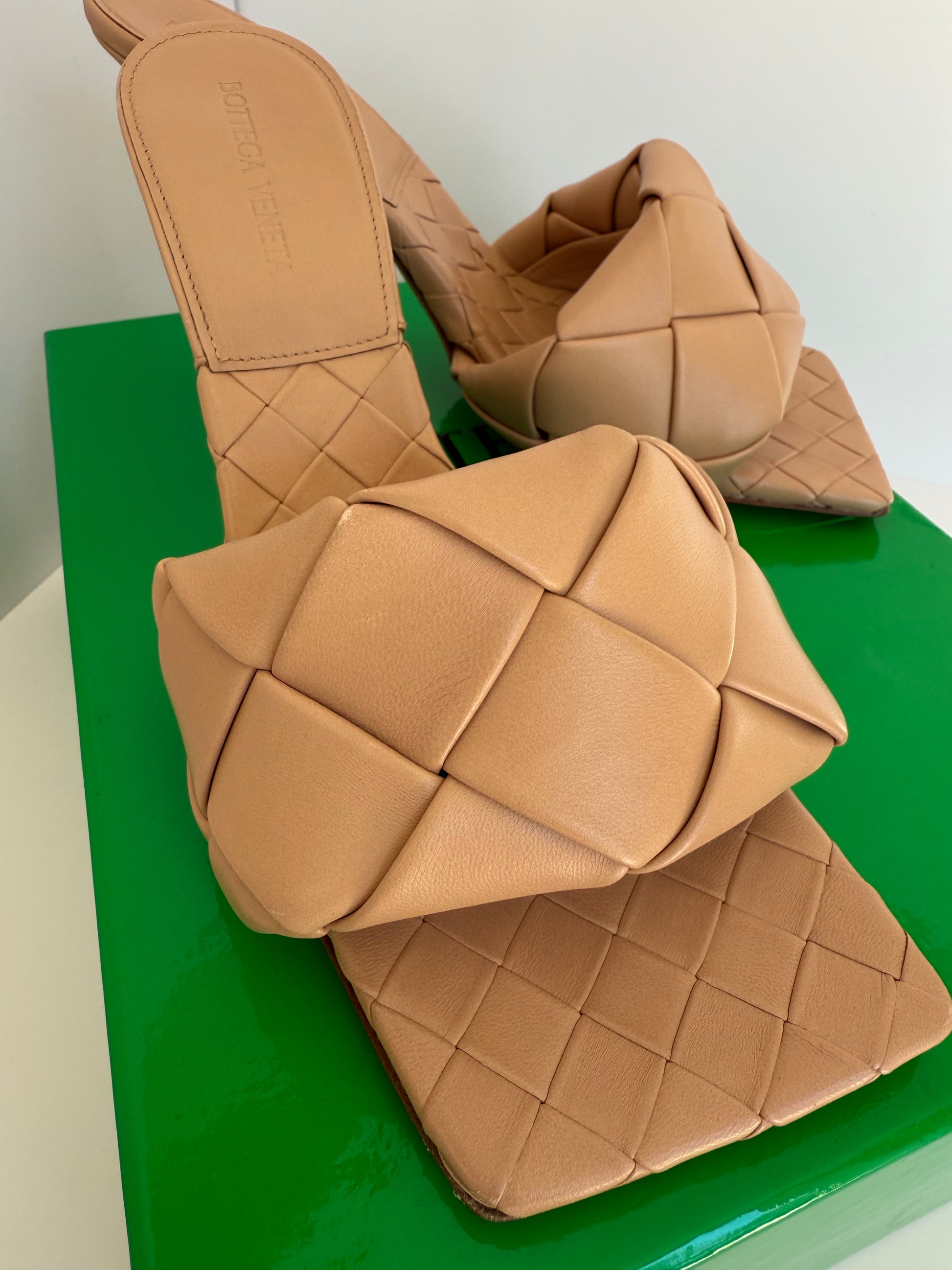 Bottega Veneta Lido sandals intrecciato leather weave size 39.5