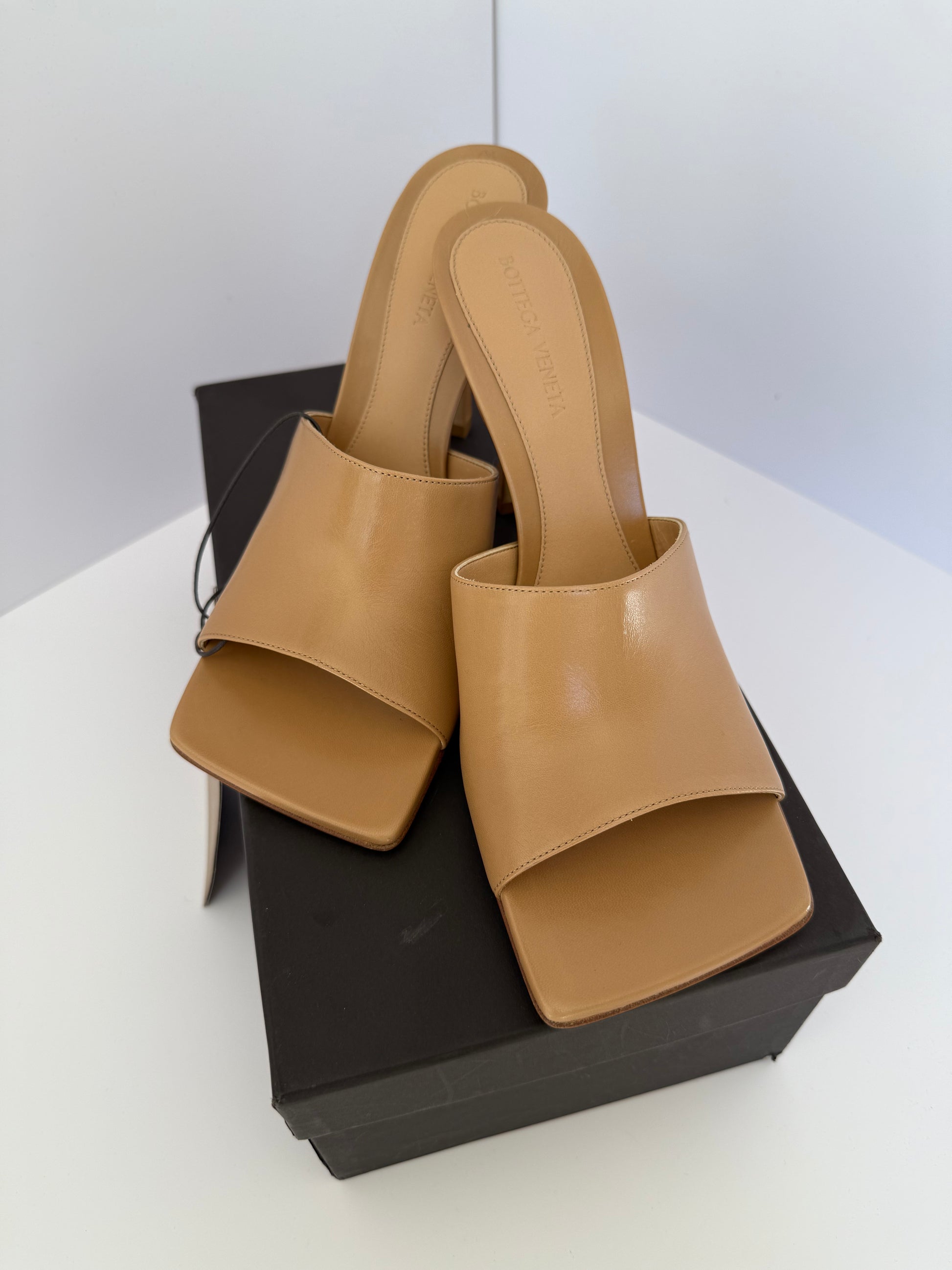 Bottega VENETA Gomma kid lipstick nude 39.5